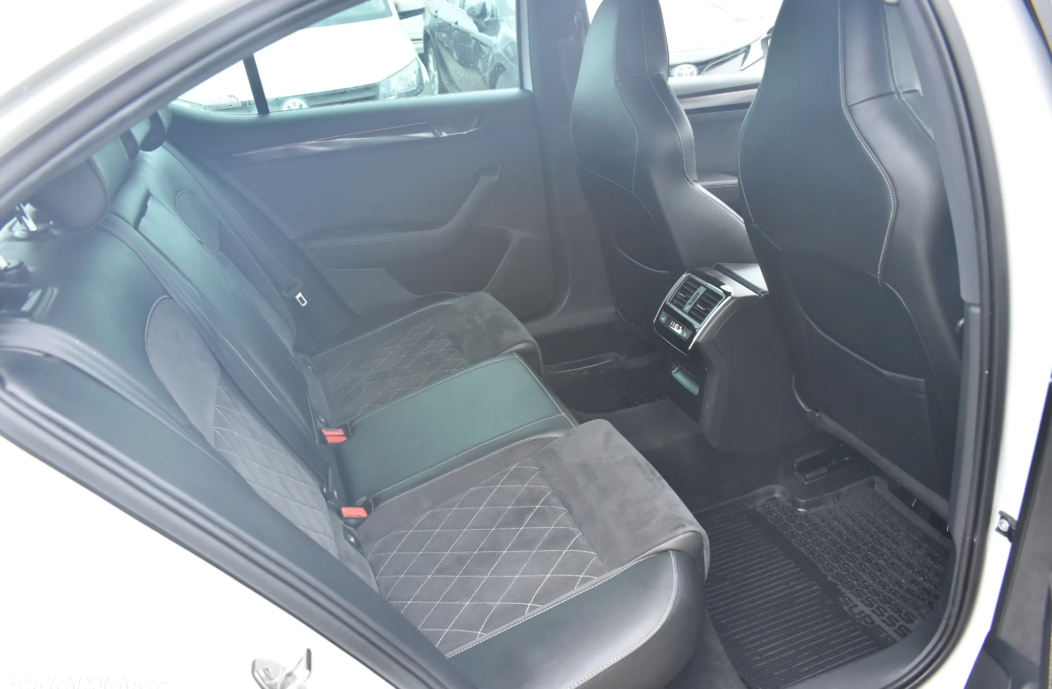 Skoda Superb cena 82300 przebieg: 218319, rok produkcji 2020 z Wąchock małe 781